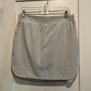 Like new! Perfect for summer! Athleta Size Medium.